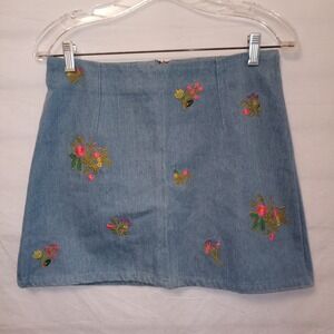 Farrow Size M Denim Skirt Light Wash Embroidered Flowers Short Zip